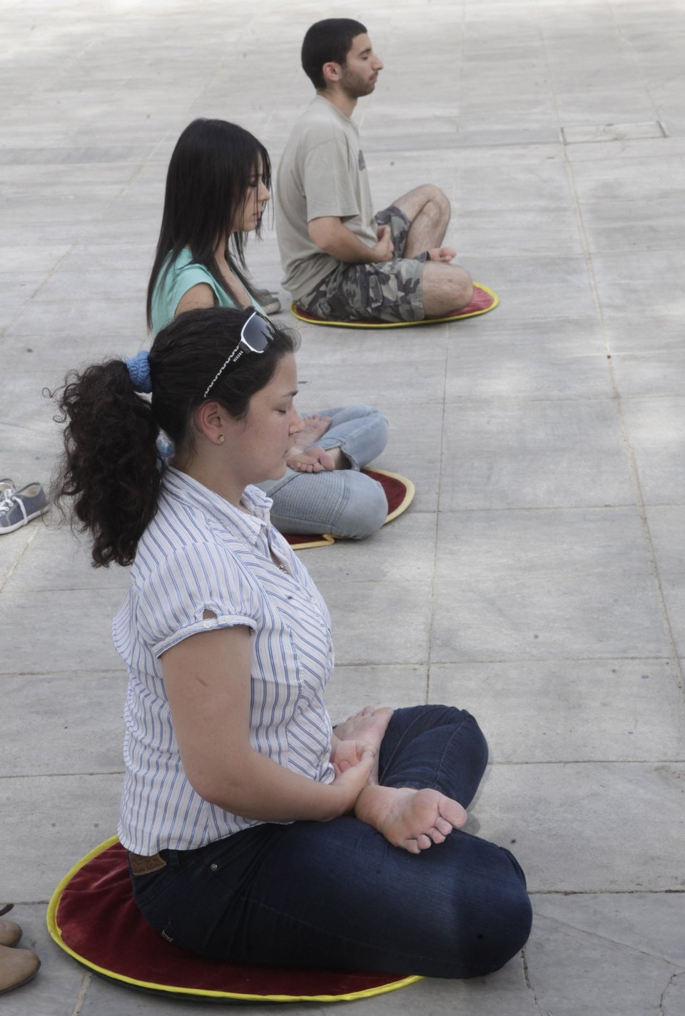 Κινέζοι έκαναν γιόγκα στο Σύνταγμα -Διαμαρτυρία για την επίσκεψη του Κινέζου πρωθυπουργού [εικόνες] | iefimerida.gr 2