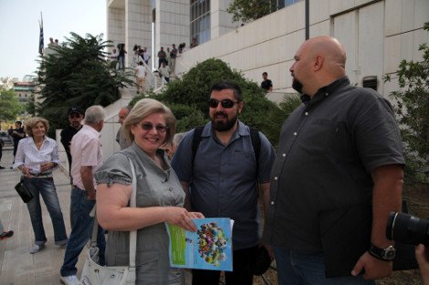 Ενώπιον των ανακριτριών για τρίτη φορά η βουλευτής της Χρυσής Αυγής Ελένη Ζαρούλια [εικόνες] | iefimerida.gr 4