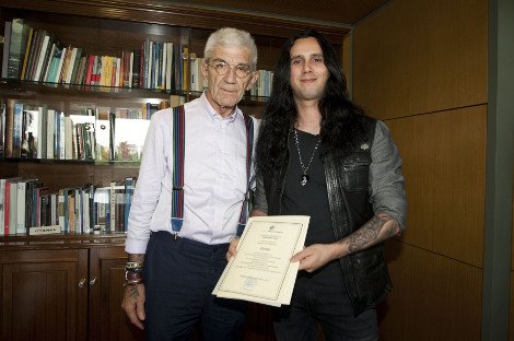 Τα βραχιόλια του Μπουτάρη έκλεψαν την παράσταση στη βράβευση του κιθαρίστα του Ozzy Osbourne - Κανείς δεν ασχολήθηκε με τον Gus G [εικόνες] | iefimerida.gr 2