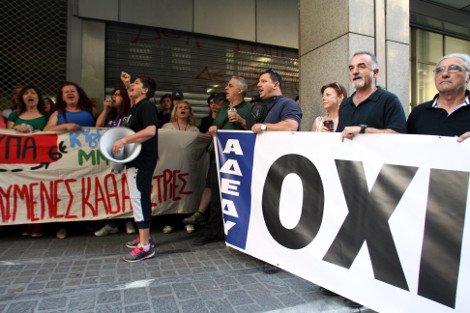 Μέλη της ΑΔΕΔΥ στο Υπουργείο Οικονομικών μαζί με τις καθαρίστριες [εικόνες] | iefimerida.gr 5