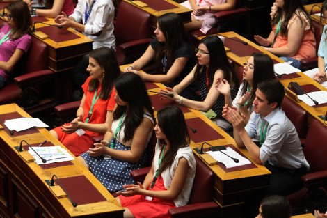 Η Βουλή των Εφήβων ψήφισε για πρώτη φορά στην ιστορία της νομοσχέδιο -Απαιτεί από την κυβέρνηση να το εφαρμόσει [εικόνες] | iefimerida.gr 9