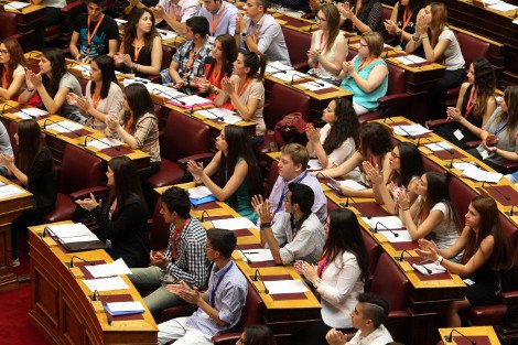 Η Βουλή των Εφήβων ψήφισε για πρώτη φορά στην ιστορία της νομοσχέδιο -Απαιτεί από την κυβέρνηση να το εφαρμόσει [εικόνες] | iefimerida.gr 0