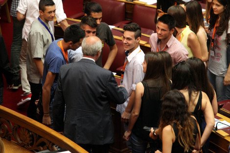 Η Βουλή των Εφήβων ψήφισε για πρώτη φορά στην ιστορία της νομοσχέδιο -Απαιτεί από την κυβέρνηση να το εφαρμόσει [εικόνες] | iefimerida.gr 7