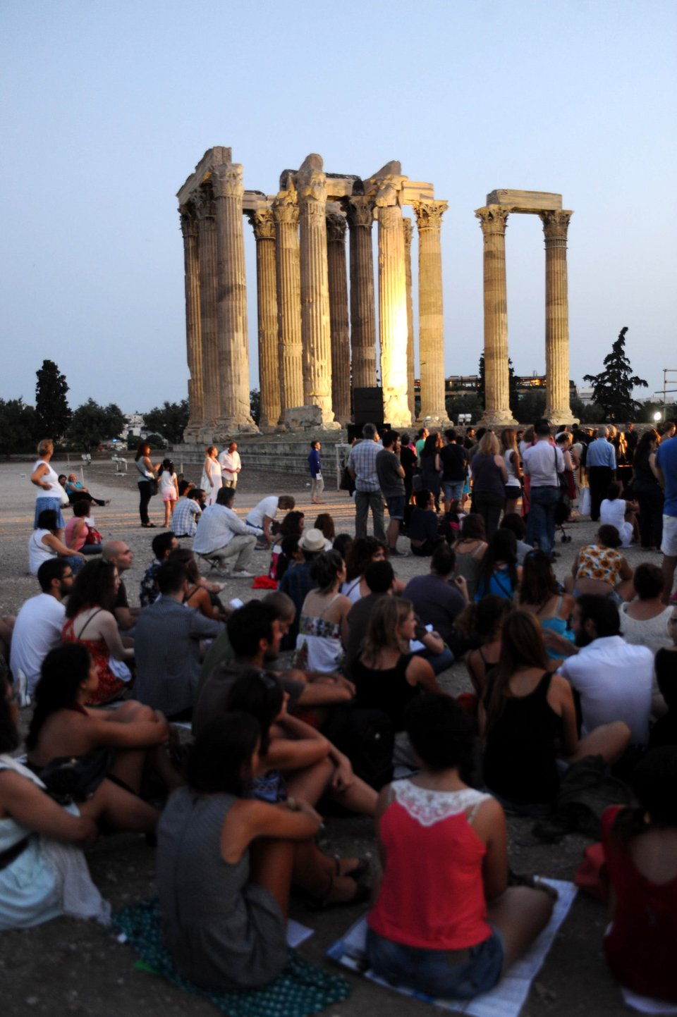 Πανσέληνος στους Στύλους του Ολυμπίου Διός με μουσικές από τον κινηματογράφο | iefimerida.gr 1