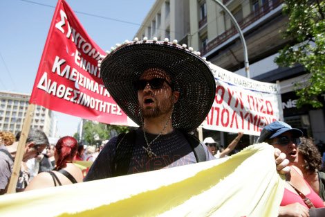 Στους δρόμους οι απεργοί της ΑΔΕΔΥ - Μαζί τους οι καθαρίστριες και οι σχολικοί φύλακες [εικόνες] | iefimerida.gr 6