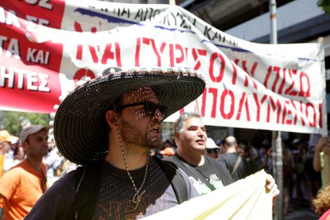 Στους δρόμους οι απεργοί της ΑΔΕΔΥ - Μαζί τους οι καθαρίστριες και οι σχολικοί φύλακες [εικόνες] | iefimerida.gr 2