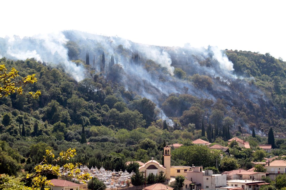 Μάχη με τις φλόγες δίνει η πυροσβεστική σε Ηλεία και Αγιον Ορος [εικόνες] | iefimerida.gr 0