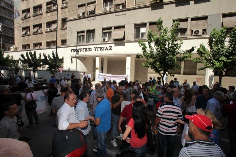 Εκαψαν τα φύλλα αξιολόγησης οι εργαζόμενοι στα δημόσια νοσοκομεία [εικόνες] | iefimerida.gr 5