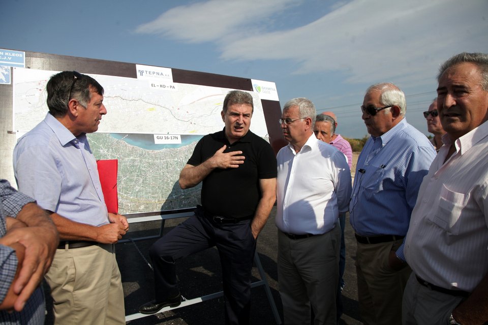 Το πρώτο κομμάτι της εθνικής οδού Κορίνθου-Πατρών: Ο Χρυσοχοΐδης παρέδωσε 7 χλμ. [εικόνες] | iefimerida.gr 0