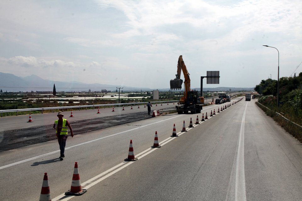 Το πρώτο κομμάτι της εθνικής οδού Κορίνθου-Πατρών: Ο Χρυσοχοΐδης παρέδωσε 7 χλμ. [εικόνες] | iefimerida.gr 4