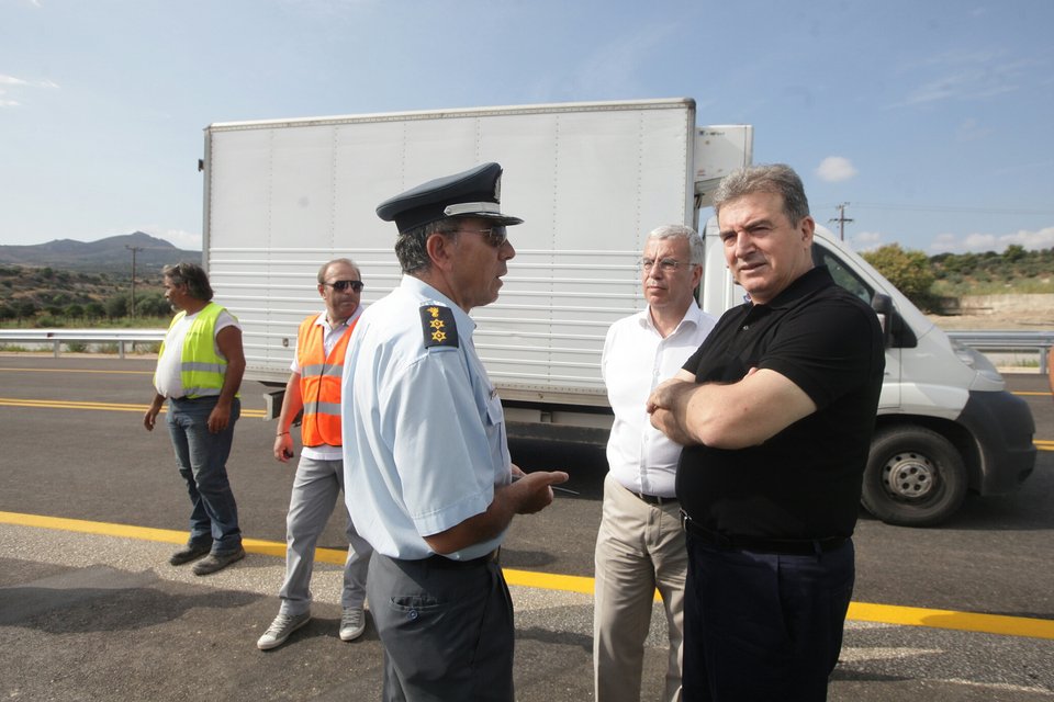 Το πρώτο κομμάτι της εθνικής οδού Κορίνθου-Πατρών: Ο Χρυσοχοΐδης παρέδωσε 7 χλμ. [εικόνες] | iefimerida.gr 6