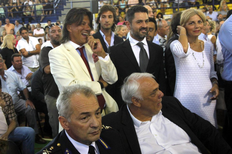 Ο Ηλίας Ψινάκης «γουστάρει τρελά Δούρου» [εικόνες] | iefimerida.gr 0