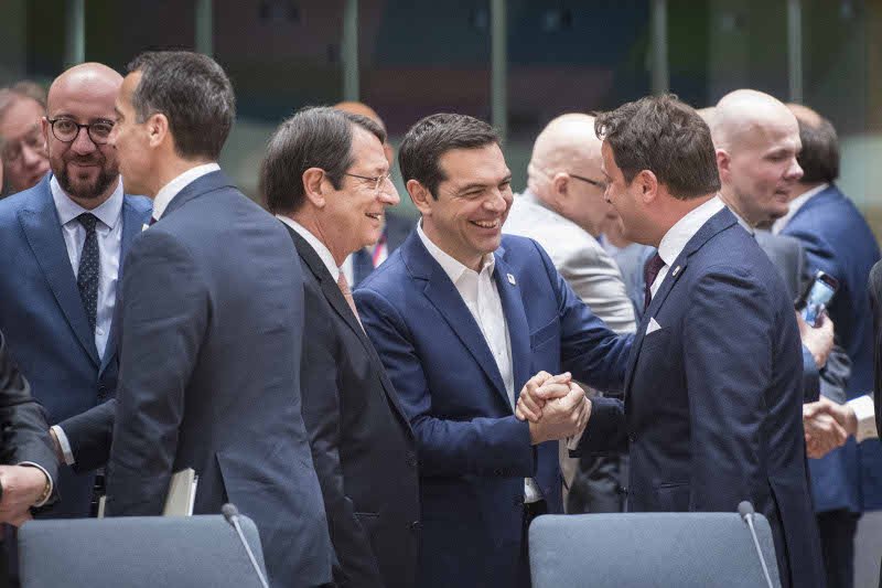 Τα... αχαλίνωτα γέλια του Αλέξη Τσίπρα στη Σύνοδο Κορυφής για το Brexit [εικόνες] | iefimerida.gr 1