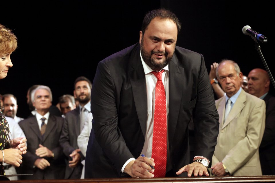 Ολοκληρώθηκε χωρίς παρατράγουδα η ορκωμοσία στον Πειραιά - Τι δήλωσαν Μώραλης -Μαρινάκης [εικόνες] | iefimerida.gr 2