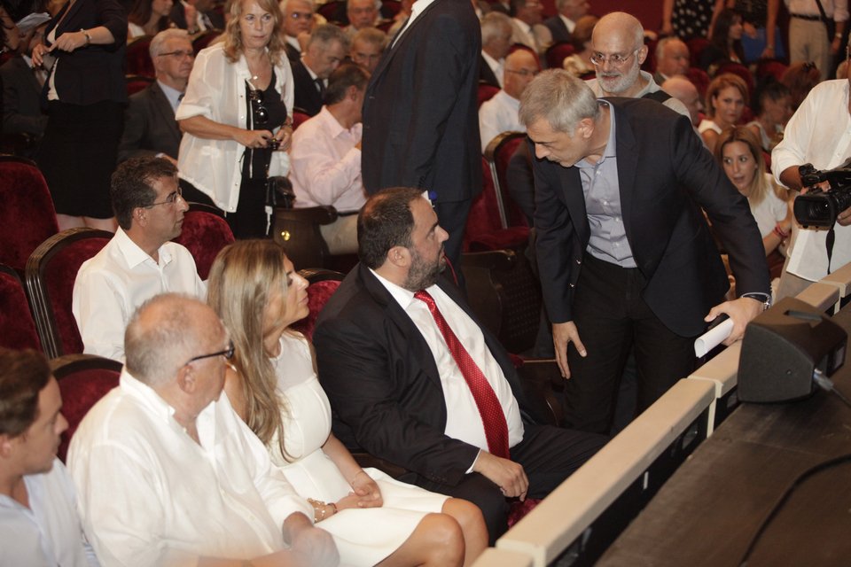 Ολοκληρώθηκε χωρίς παρατράγουδα η ορκωμοσία στον Πειραιά - Τι δήλωσαν Μώραλης -Μαρινάκης [εικόνες] | iefimerida.gr 1