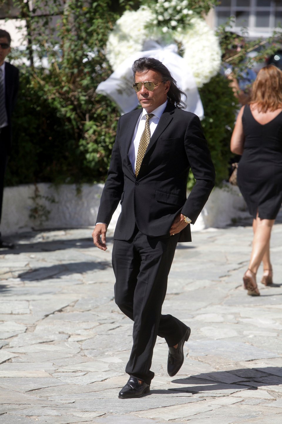 Tο τελευταίο αντίο στον Αντώνη Βαρδή -Συντετριμμένοι ο γιος, η κόρη και η σύντροφός του [εικόνες] | iefimerida.gr 9