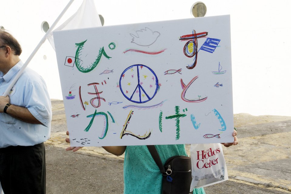 Στο λιμάνι του Πειραιά το Πλοίο της Ειρήνης -Κάνει το γύρο του κόσμου, για έναν πλανήτη χωρίς πυρηνικά [εικόνες] | iefimerida.gr 0