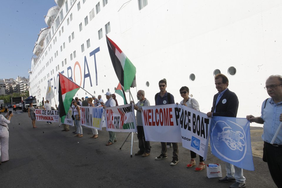 Στο λιμάνι του Πειραιά το Πλοίο της Ειρήνης -Κάνει το γύρο του κόσμου, για έναν πλανήτη χωρίς πυρηνικά [εικόνες] | iefimerida.gr 1