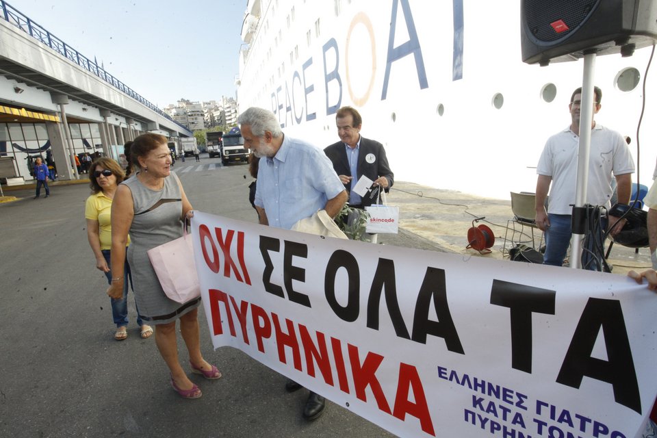 Στο λιμάνι του Πειραιά το Πλοίο της Ειρήνης -Κάνει το γύρο του κόσμου, για έναν πλανήτη χωρίς πυρηνικά [εικόνες] | iefimerida.gr 2
