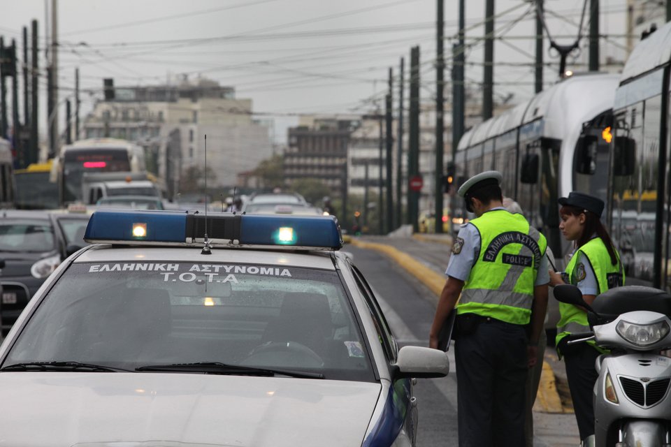 Το τραμ παρέσυρε ταξί στη Λεωφόρο Αμαλίας -Από τύχη δεν υπήρξε σοβαρός τραυματισμός [εικόνες] | iefimerida.gr 5