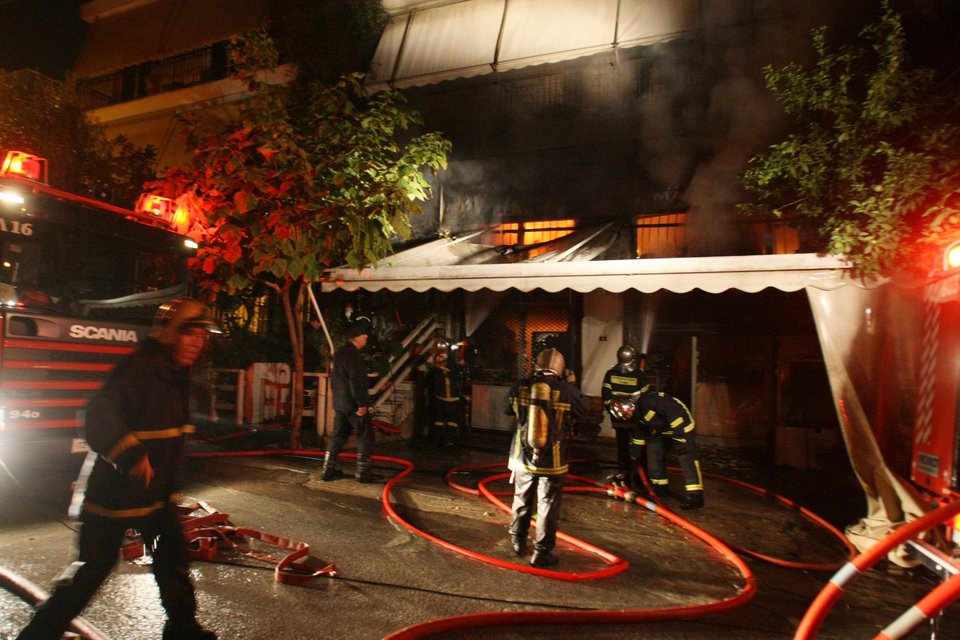 Tα θύματα της τραγωδίας στο Π. Φάληρο: 44χρονη μητέρα 2 παιδιών, 33χρονος πυροσβέστης που θα παντρευόταν σε ένα μήνα [εικόνες] | iefimerida.gr 1