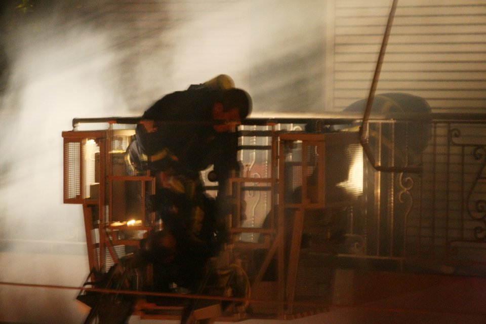 Tα θύματα της τραγωδίας στο Π. Φάληρο: 44χρονη μητέρα 2 παιδιών, 33χρονος πυροσβέστης που θα παντρευόταν σε ένα μήνα [εικόνες] | iefimerida.gr 5