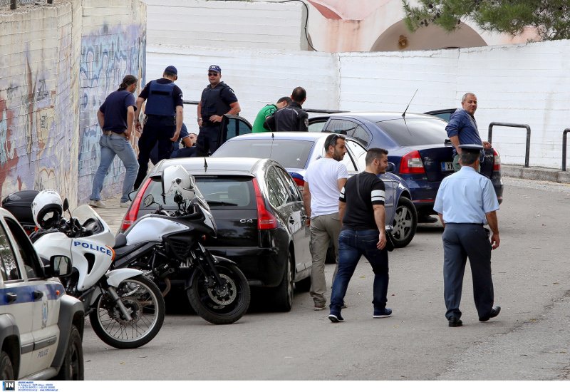 Ταμπουρωμένος με όπλο στα Χανιά: Παραδόθηκε μετά από 8 ώρες | iefimerida.gr 0