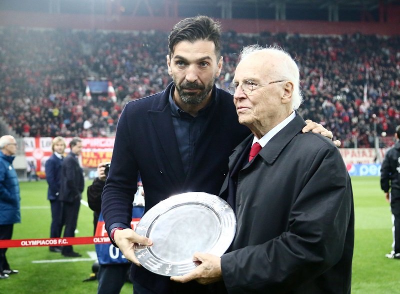 Ο Ολυμπιακός τίμησε τον Τζιανλουίτζι Μπουφόν [εικόνες & βίντεο] | iefimerida.gr 0