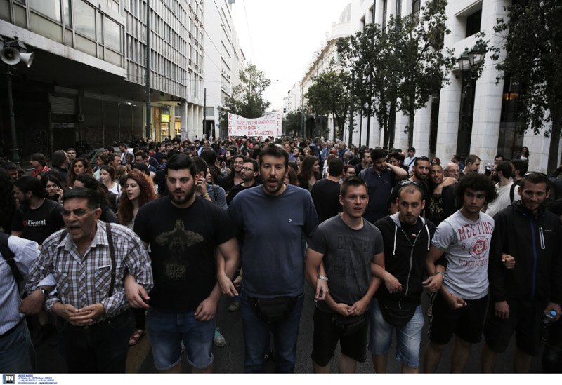 Πορεία στο κέντρο της Αθήνας ενάντια στο 4ο μνημόνιο [εικόνες] | iefimerida.gr 1