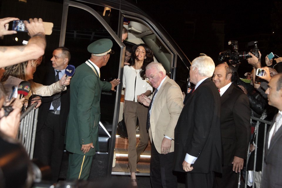 Στην Αθήνα η Αλαμουντίν -Για τη διεκδίκηση των Μαρμάρων του Παρθενώνα [εικόνες] | iefimerida.gr 0