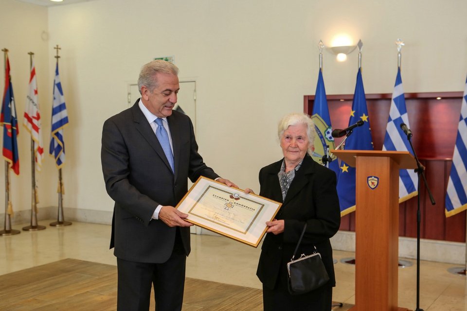 Ερμιόνη Πρίγκου: Η γυναίκα που επί 74 χρόνια φροντίζει τα μνήματα Ελλήνων που «έπεσαν» στο έπος του '40 [εικόνες] | iefimerida.gr 4