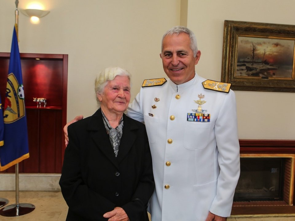 Ερμιόνη Πρίγκου: Η γυναίκα που επί 74 χρόνια φροντίζει τα μνήματα Ελλήνων που «έπεσαν» στο έπος του '40 [εικόνες] | iefimerida.gr 0