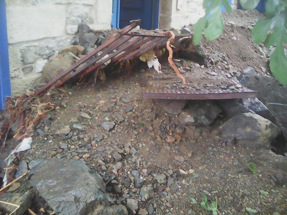 «Κατέβηκε το βουνό» στη Σαμοθράκη -Θάφτηκαν στη λάσπη σπίτια, ΙΧ & δρόμοι  | iefimerida.gr 12