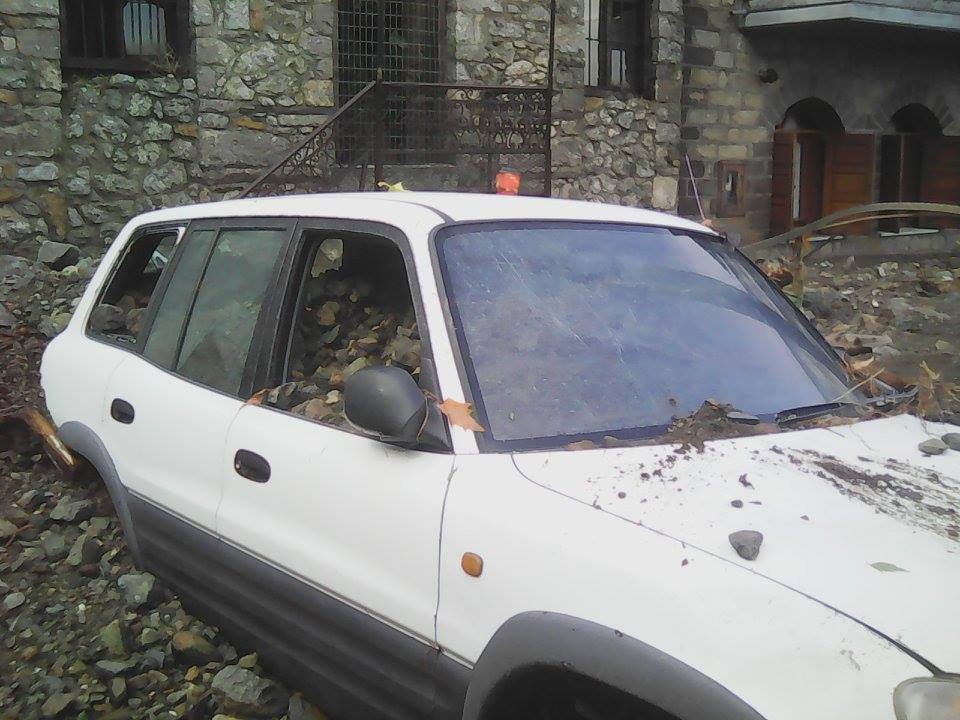 «Κατέβηκε το βουνό» στη Σαμοθράκη -Θάφτηκαν στη λάσπη σπίτια, ΙΧ & δρόμοι  | iefimerida.gr 10