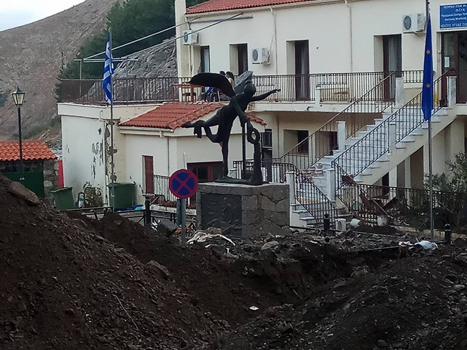 «Κατέβηκε το βουνό» στη Σαμοθράκη -Θάφτηκαν στη λάσπη σπίτια, ΙΧ & δρόμοι | iefimerida.gr 23