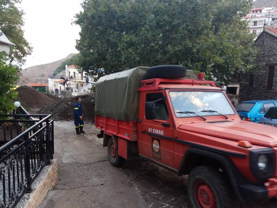 «Κατέβηκε το βουνό» στη Σαμοθράκη -Θάφτηκαν στη λάσπη σπίτια, ΙΧ & δρόμοι  | iefimerida.gr 24