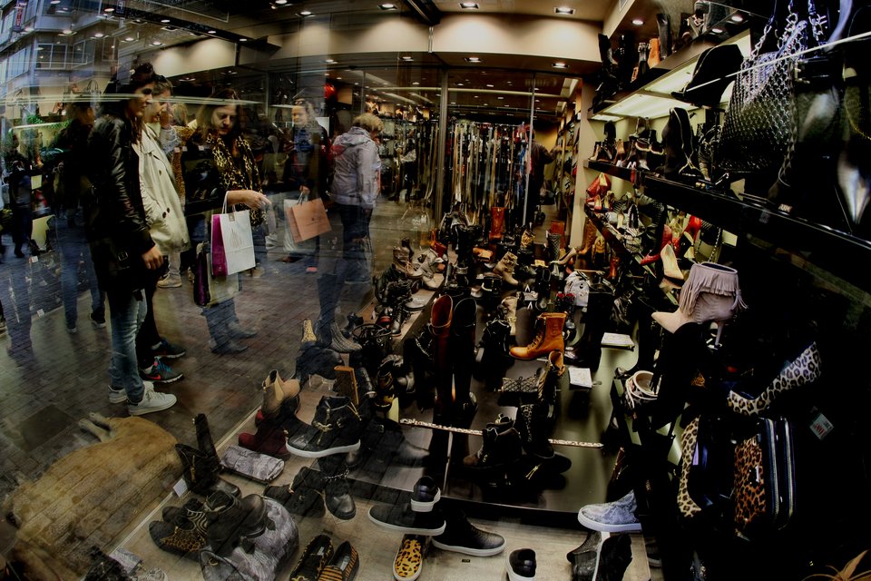 Πρεμιέρα για τις ενδιάμεσες εκπτώσεις [εικόνες] | iefimerida.gr 6