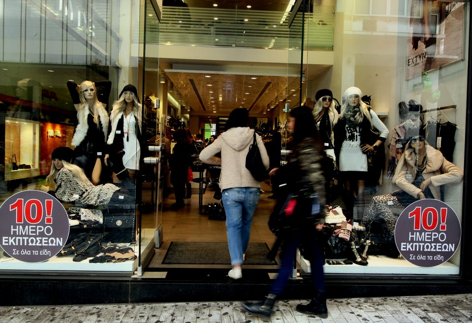 Πρεμιέρα για τις ενδιάμεσες εκπτώσεις [εικόνες] | iefimerida.gr 3