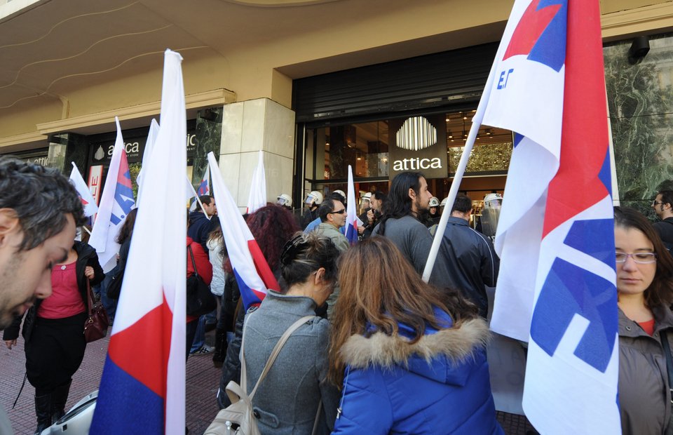 Ανοιχτά καταστήματα με ΜΑΤ και εντάσεις [εικόνες&βίντεο] | iefimerida.gr 0