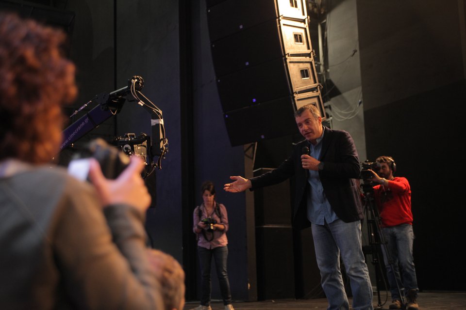 Σταύρος Θεοδωράκης: Με το παλιό που χρεοκόπησε ή με την καινούργια Ελλάδα; [εικόνες] | iefimerida.gr 2