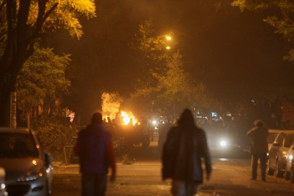 Επεισόδια στο Πολυτεχνείο: Συγκρούσεις φοιτητών με ΜΑΤ [εικόνες] | iefimerida.gr 2