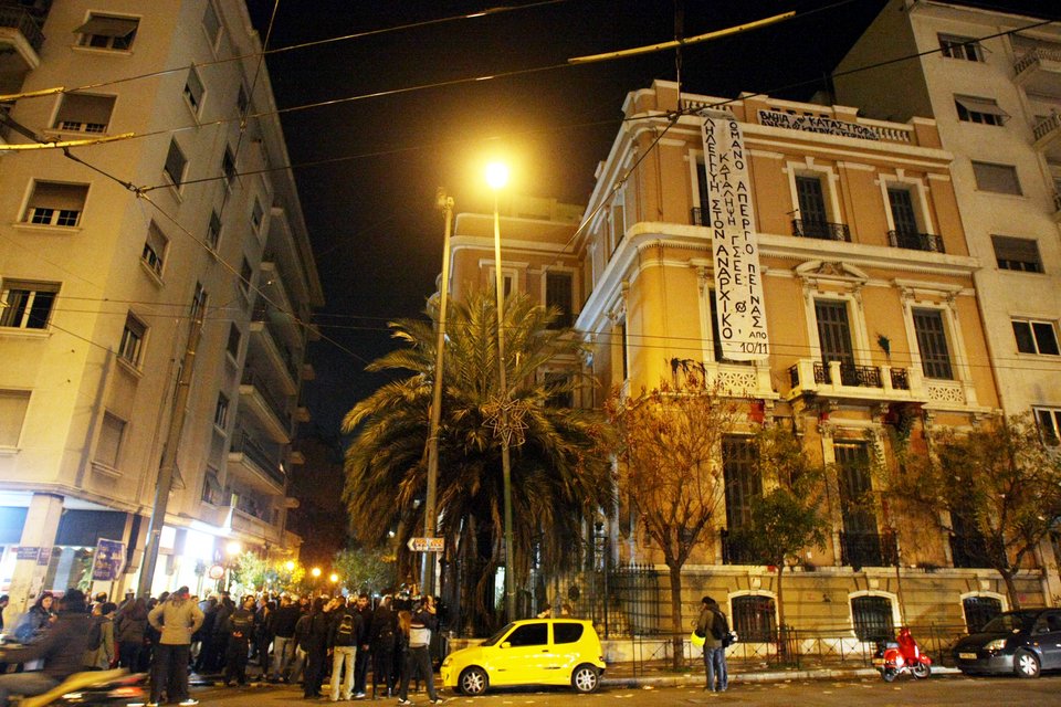 Κατάληψη στα γραφεία της ΓΣΕΕ για τον Ρωμανό [εικόνες] | iefimerida.gr 4