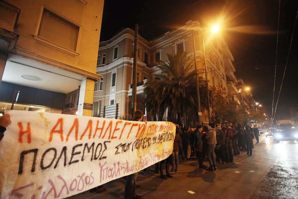 Κατάληψη στα γραφεία της ΓΣΕΕ για τον Ρωμανό [εικόνες] | iefimerida.gr 1