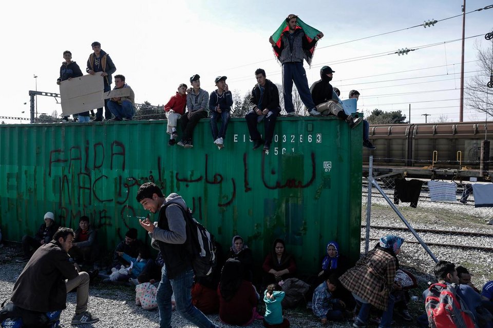 Επτά υπουργοί εκτάκτως στο Μαξίμου για το προσφυγικό - Χάος στην Ελλάδα | iefimerida.gr 4