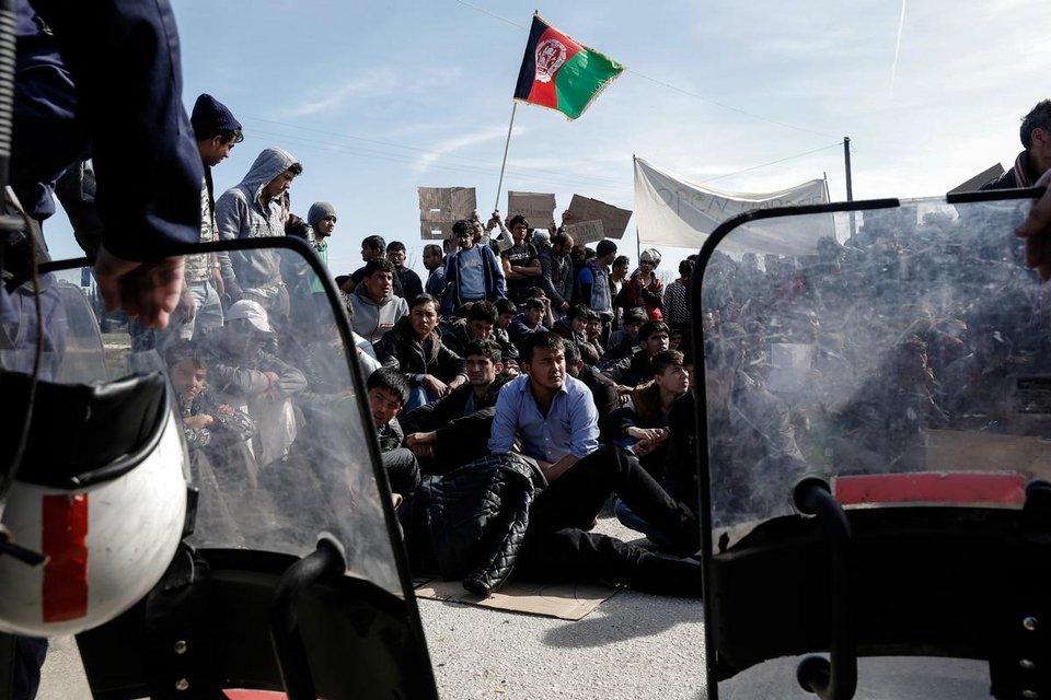 Επτά υπουργοί εκτάκτως στο Μαξίμου για το προσφυγικό - Χάος στην Ελλάδα | iefimerida.gr 3