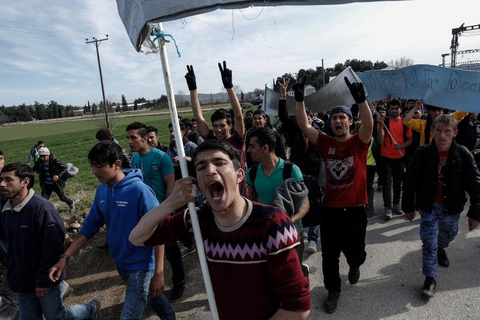 Επτά υπουργοί εκτάκτως στο Μαξίμου για το προσφυγικό - Χάος στην Ελλάδα | iefimerida.gr 2