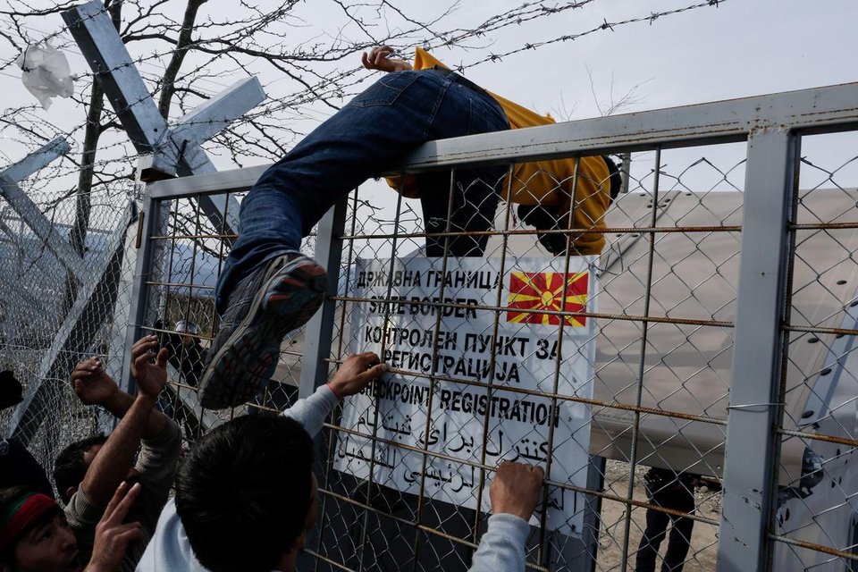 Επτά υπουργοί εκτάκτως στο Μαξίμου για το προσφυγικό - Χάος στην Ελλάδα | iefimerida.gr 1