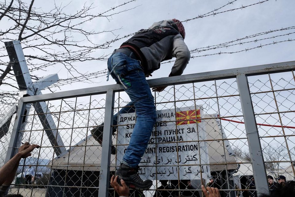Επτά υπουργοί εκτάκτως στο Μαξίμου για το προσφυγικό - Χάος στην Ελλάδα | iefimerida.gr 0
