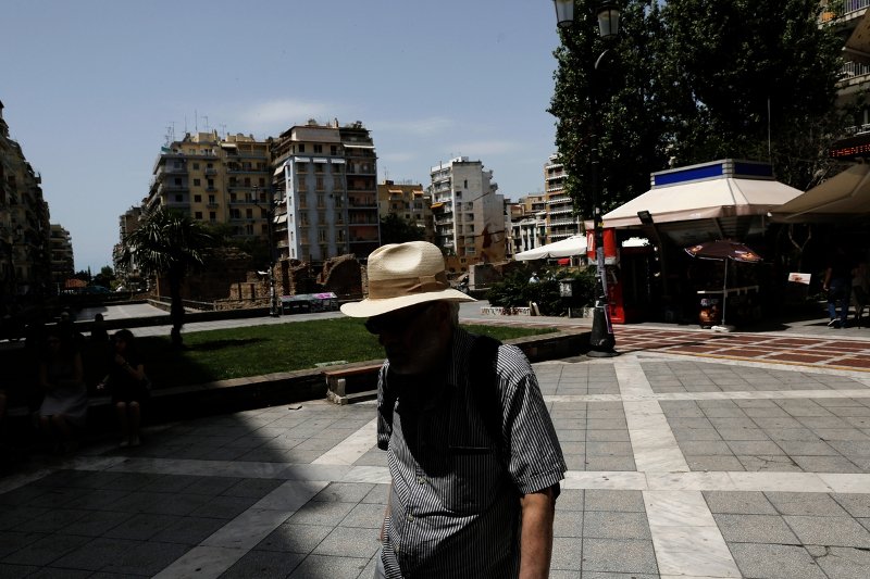 «Λιώνει» η Ελλάδα στους 38 βαθμούς -Στη Θεσσαλονίκη έπεσαν στα σιντριβάνια [εικόνες] | iefimerida.gr 11
