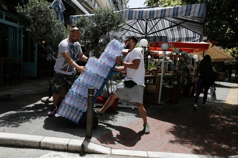 «Λιώνει» η Ελλάδα στους 38 βαθμούς -Στη Θεσσαλονίκη έπεσαν στα σιντριβάνια [εικόνες] | iefimerida.gr 10